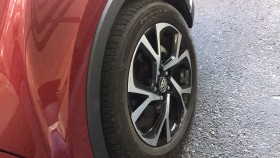 タイヤホイール前