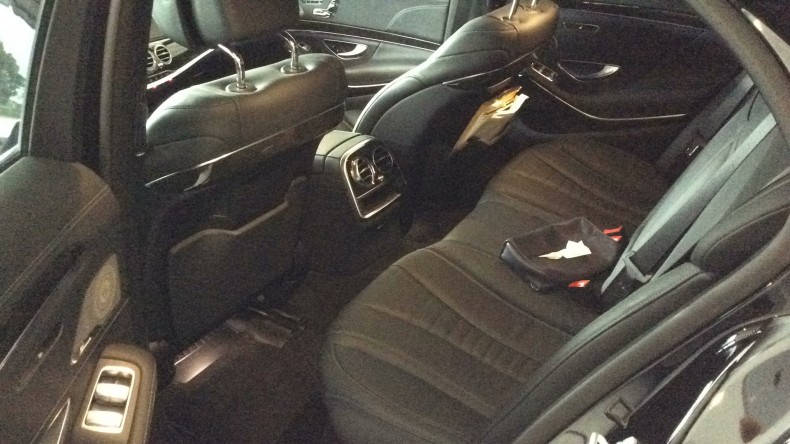 内装後方シート