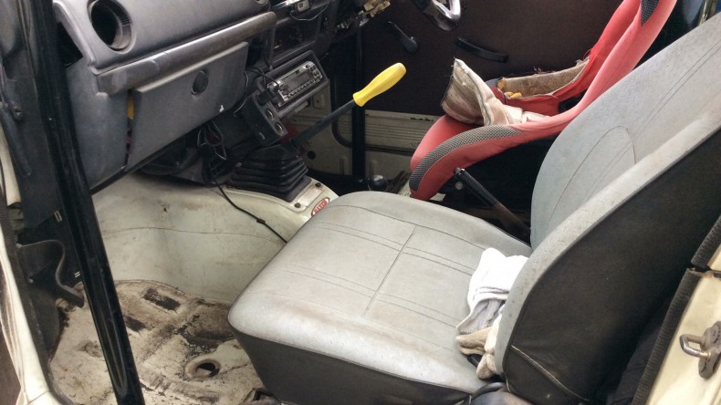 内装後方シート