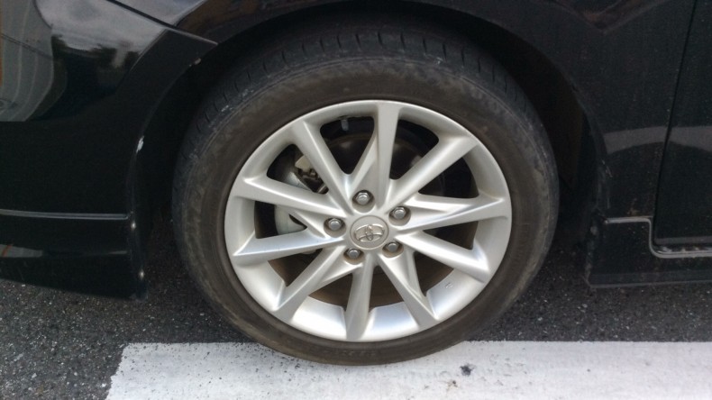 タイヤホイール前