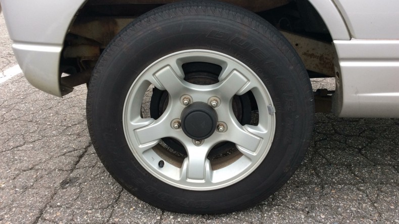 タイヤホイール前