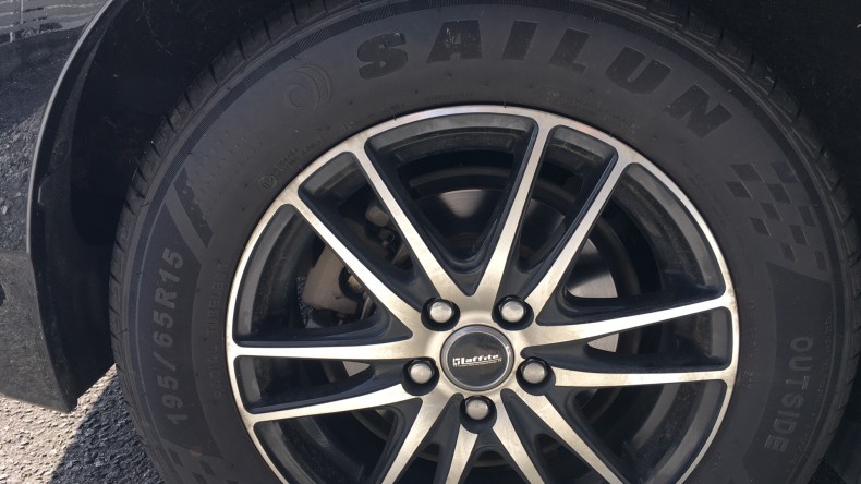 タイヤホイール前