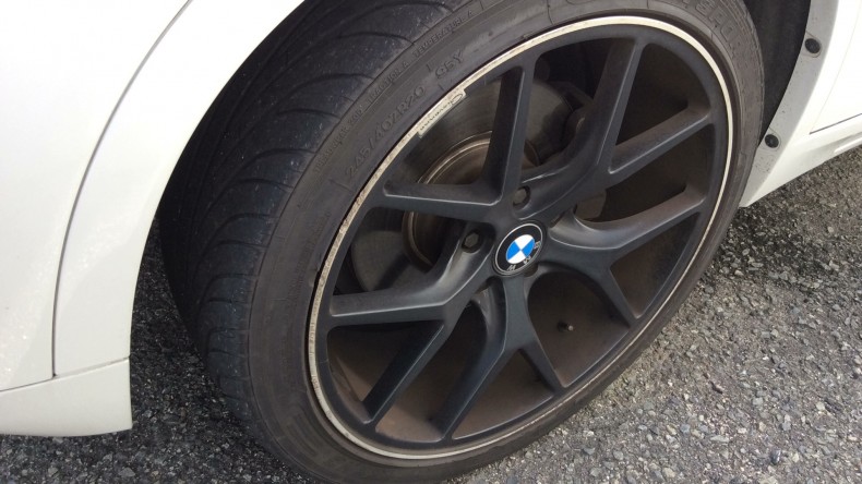 タイヤホイール前