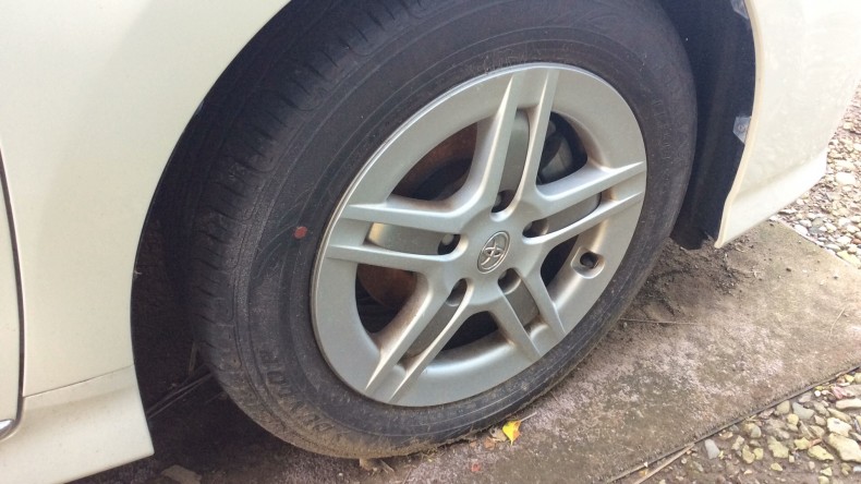 タイヤホイール前