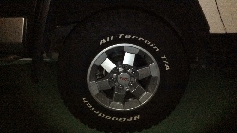 タイヤホイール前