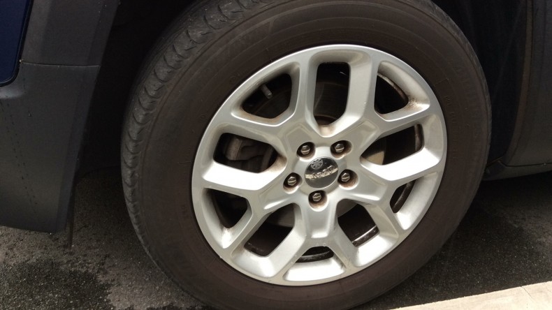 タイヤホイール前