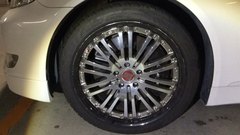 タイヤホイール前