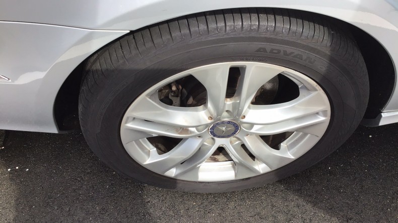 タイヤホイール前