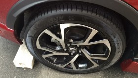 タイヤホイール前