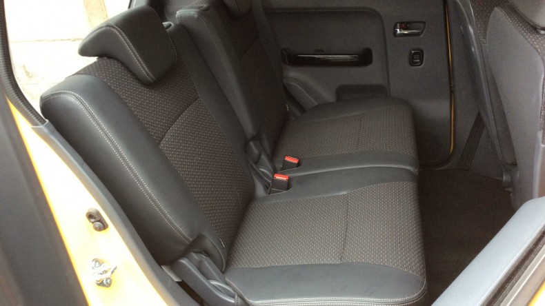 内装後方シート