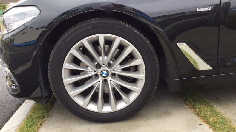 タイヤホイール前