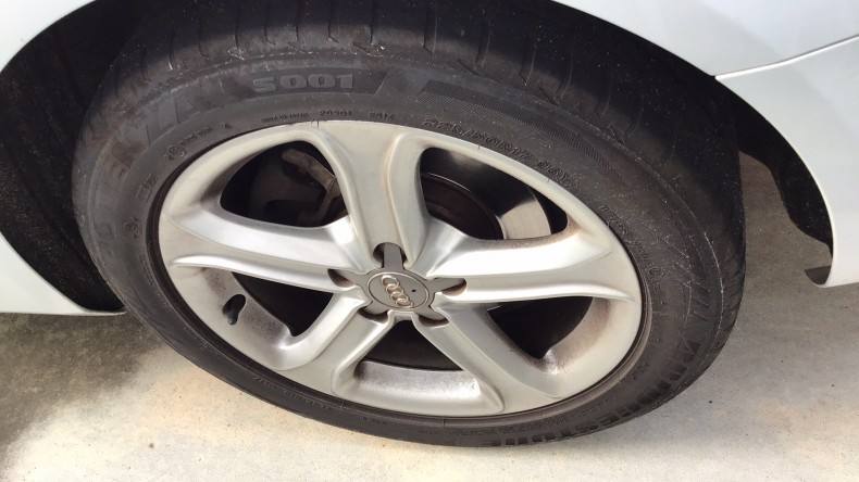 タイヤホイール前