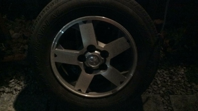 タイヤホイール前