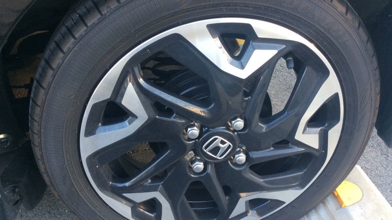 タイヤホイール前