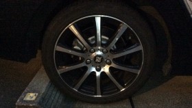 タイヤホイール前