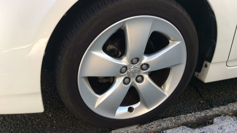 タイヤホイール前