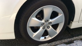 タイヤホイール前