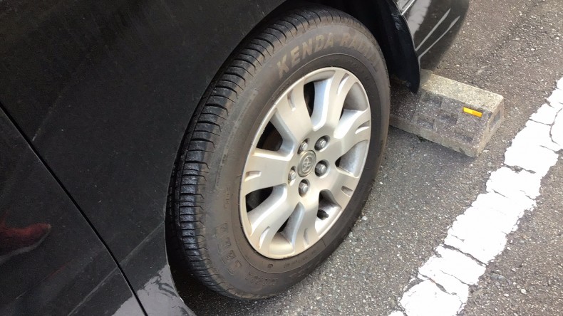 タイヤホイール前