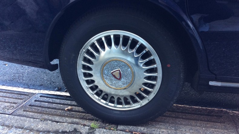 タイヤホイール前