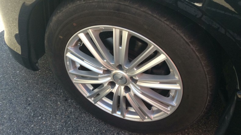 タイヤホイール前