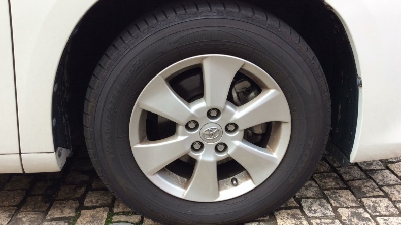 タイヤホイール前