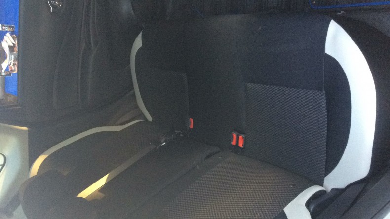 内装後方シート