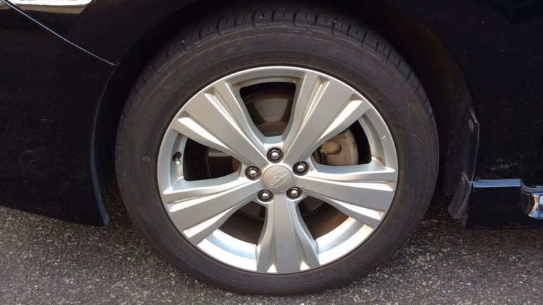 タイヤホイール前