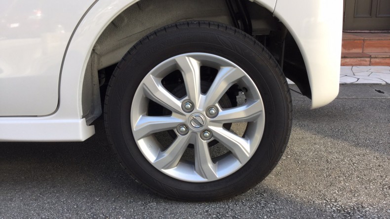 タイヤホイール前