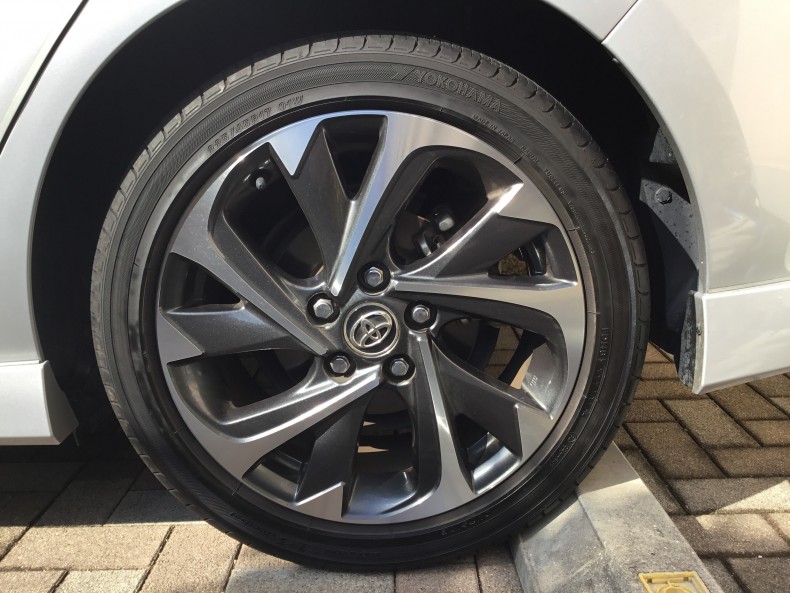 タイヤホイール前