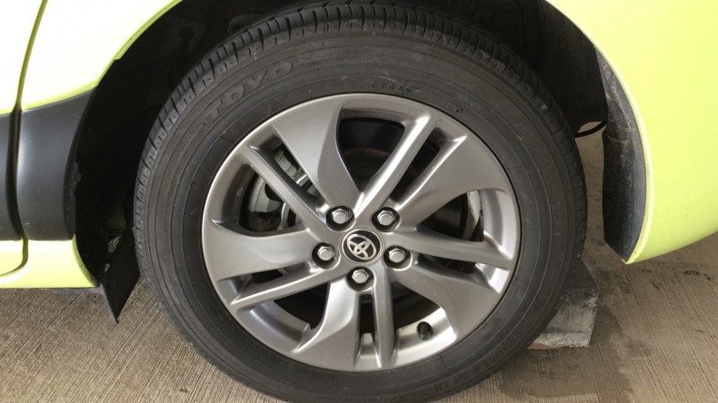 タイヤホイール前