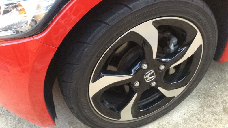 タイヤホイール前