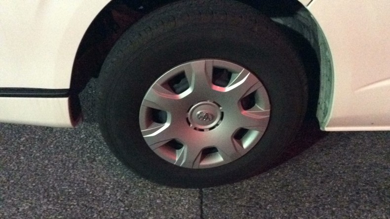 タイヤホイール前