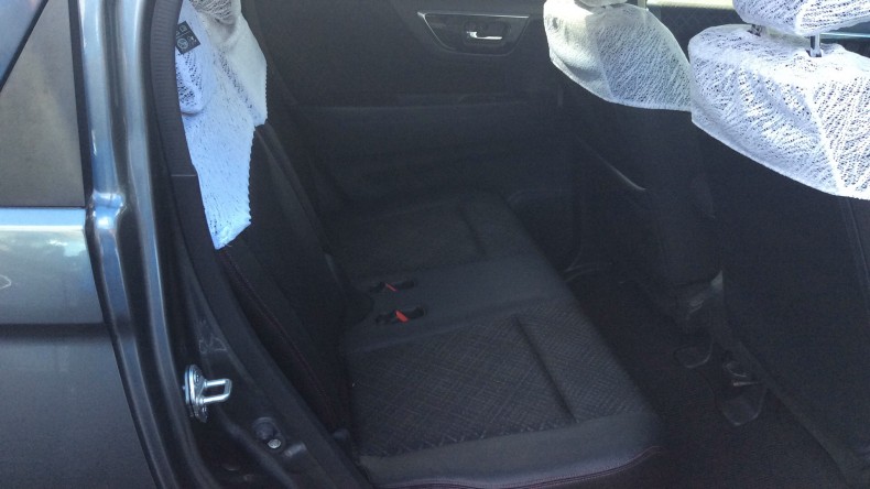 内装後方シート