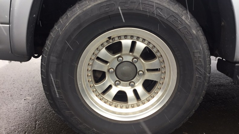 タイヤホイール前