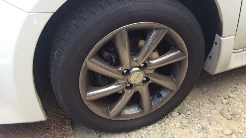 タイヤホイール前