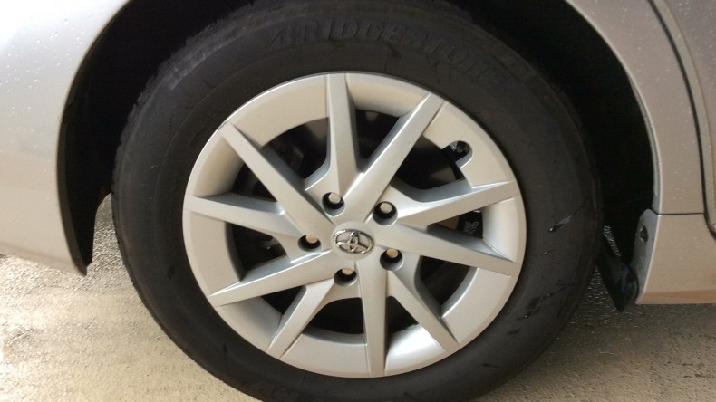 タイヤホイール前