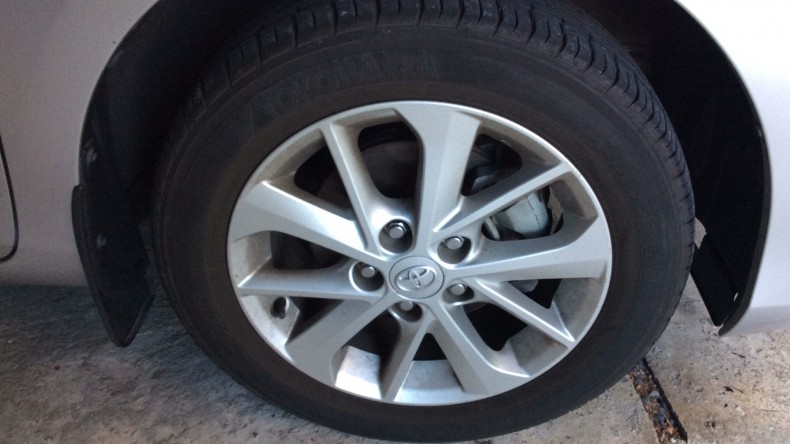 タイヤホイール前