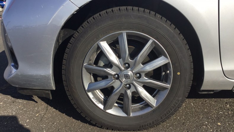 タイヤホイール前