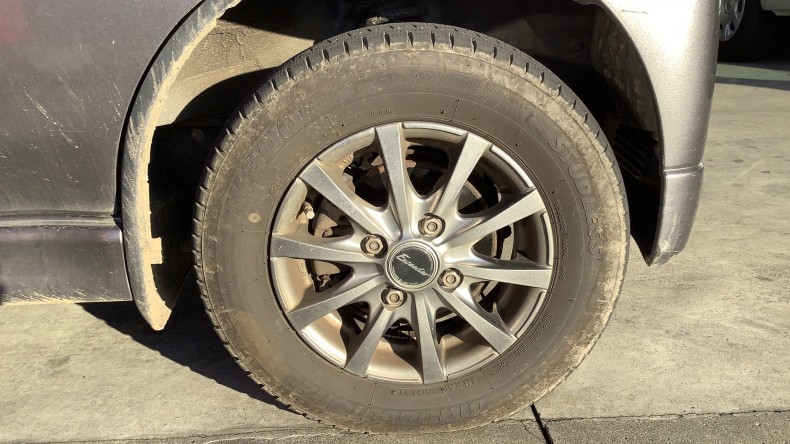 タイヤホイール前