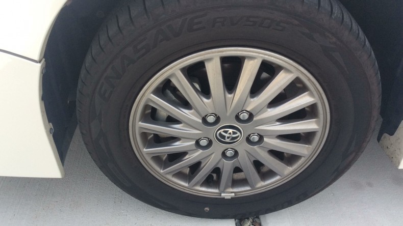 タイヤホイール前