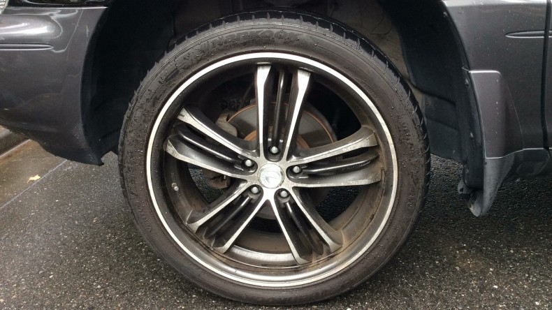 タイヤホイール前