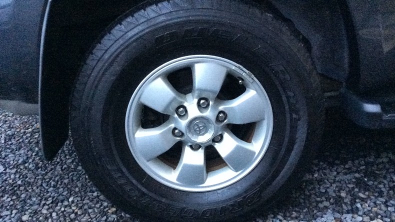 タイヤホイール前