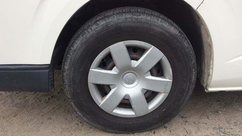 タイヤホイール前