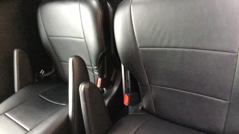 内装後方シート