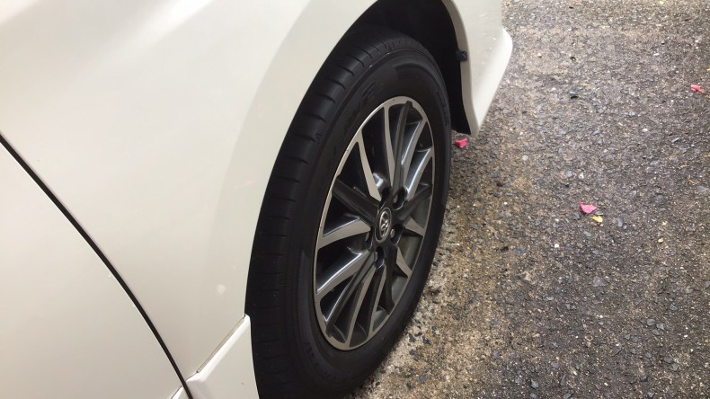 タイヤホイール前