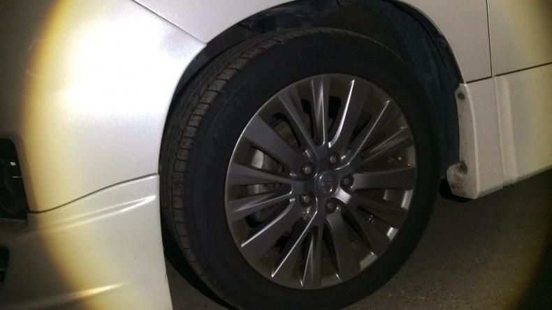 タイヤホイール前