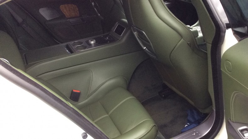 内装後方シート