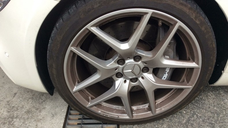 タイヤホイール前