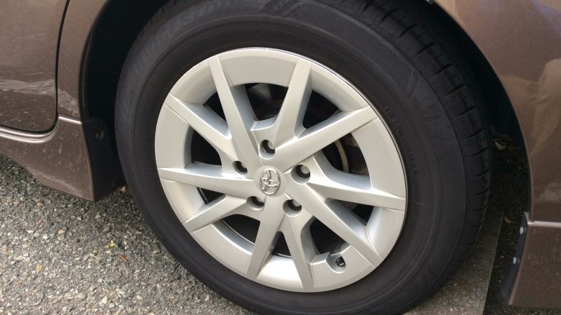 タイヤホイール前