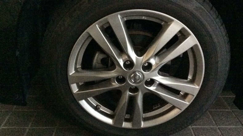 タイヤホイール前